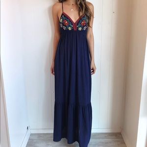 🆕 NAVY embroidered maxi dress